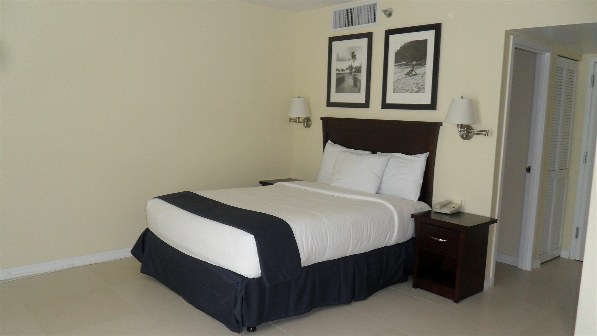 The Casablanca On The Ocean West Tower Hotel - Miami Beach — Photos 3